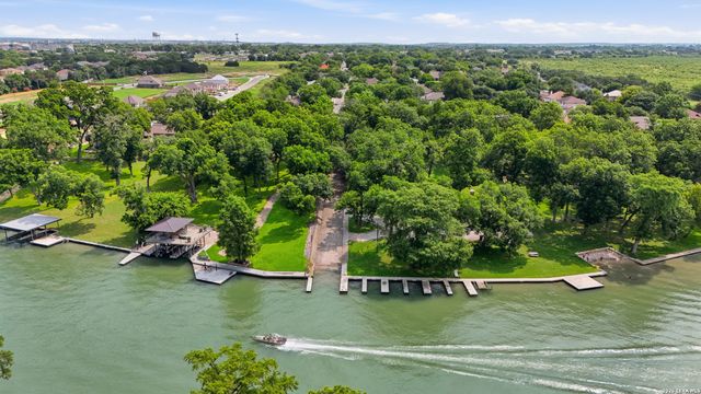 960 River Bank, New Braunfels, TX 78130