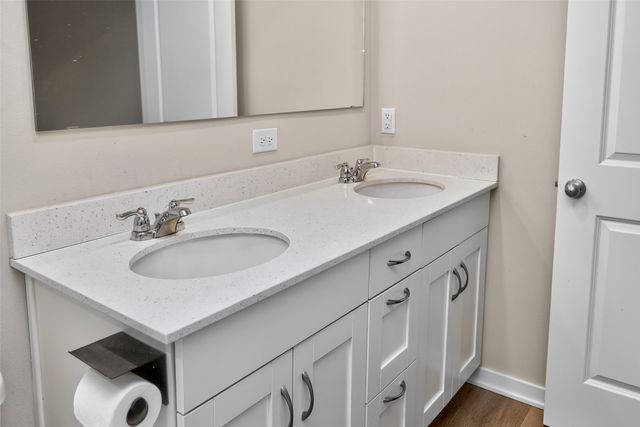 2569 SE Hawkins Avenue, West Des Moines, IA 50061