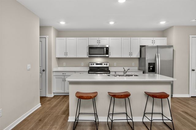 2569 SE Hawkins Avenue, West Des Moines, IA 50061