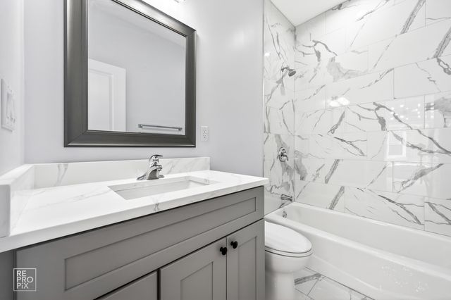 1422 S 13th Avenue, Maywood, IL 60153