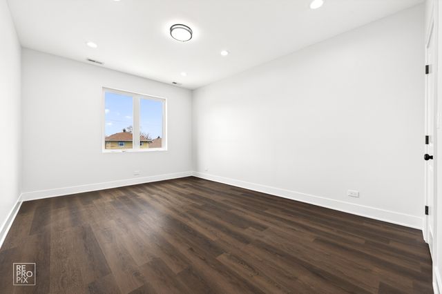 1422 S 13th Avenue, Maywood, IL 60153