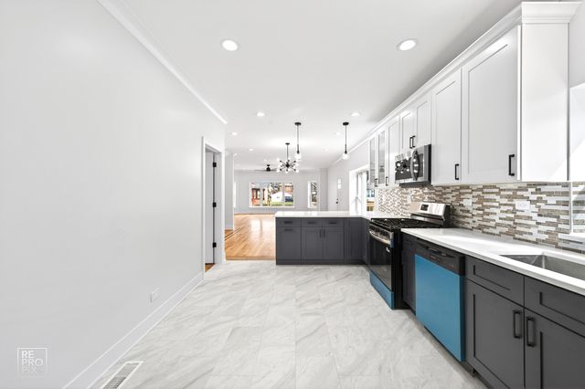 1422 S 13th Avenue, Maywood, IL 60153