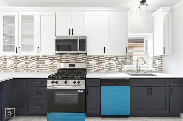 1422 S 13th Avenue, Maywood, IL 60153