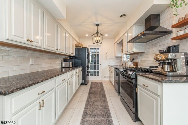 14 Queens Rd, Rockaway Twp., NJ 07866