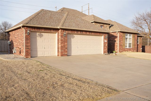 2312 E Queens Street, Broken Arrow, OK 74012