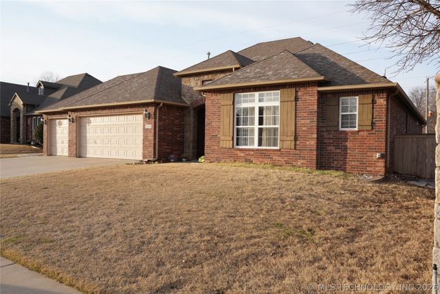 2312 E Queens Street, Broken Arrow, OK 74012