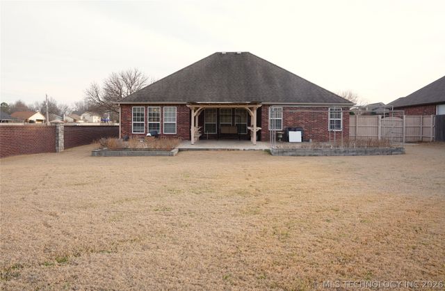 2312 E Queens Street, Broken Arrow, OK 74012