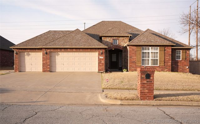 2312 E Queens Street, Broken Arrow, OK 74012