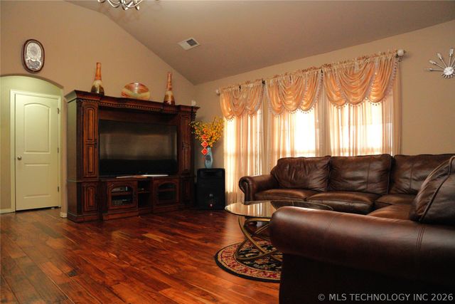 2312 E Queens Street, Broken Arrow, OK 74012