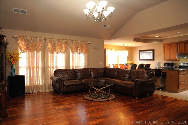 2312 E Queens Street, Broken Arrow, OK 74012