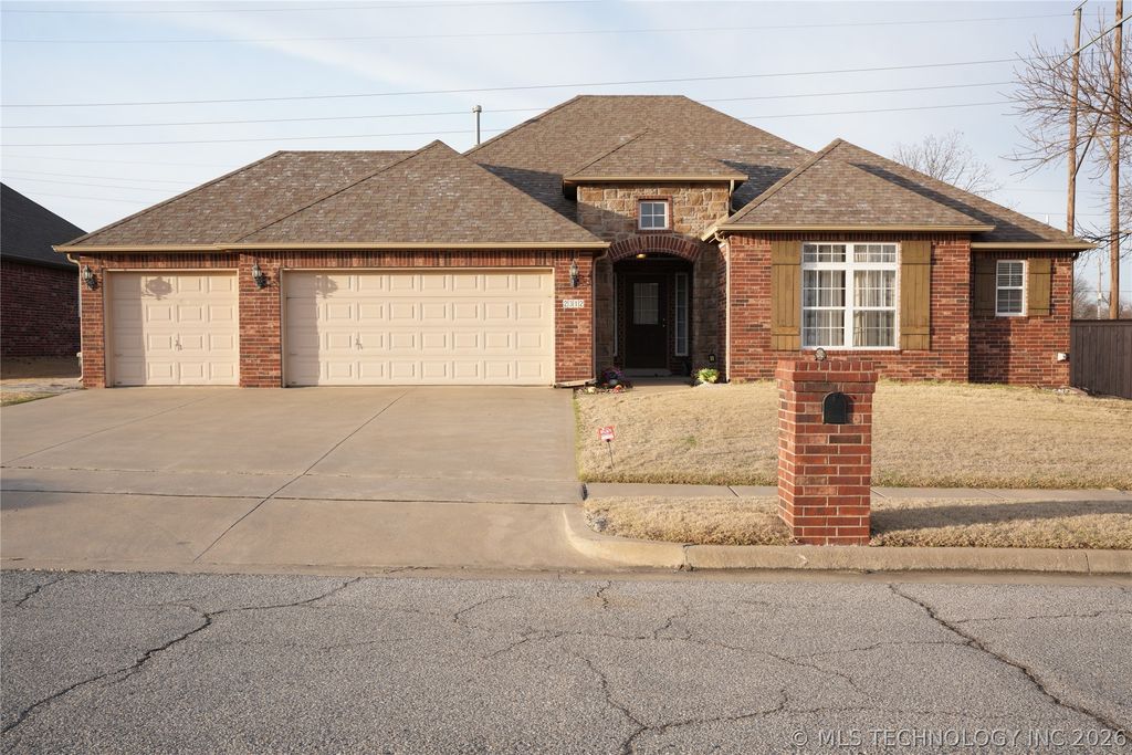 2312 E Queens Street, Broken Arrow, OK 74012