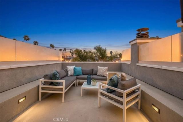 617 12th, Huntington Beach, CA 92648