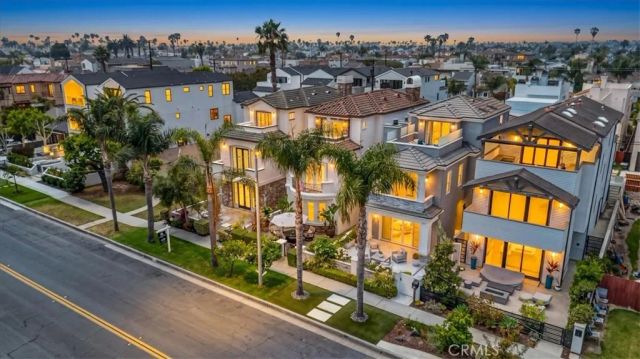 617 12th, Huntington Beach, CA 92648