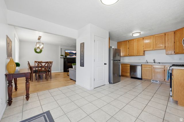 2312 E CINNABAR LN, Salt Lake City, UT 84121