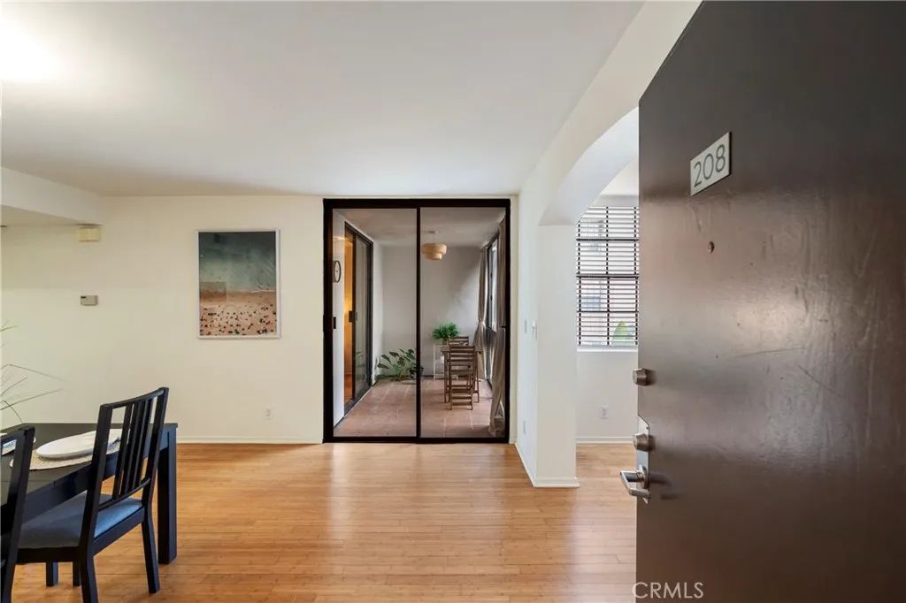 740 N Kings Road 208, West Hollywood, CA 90069