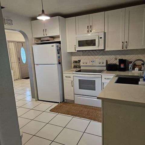 4325 NW 36th Way, Lauderdale Lakes, FL 33309