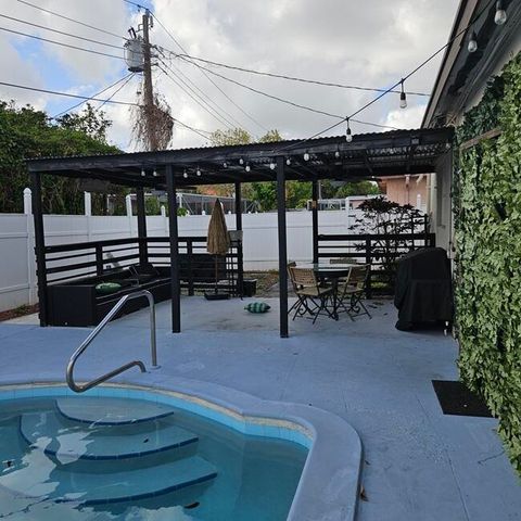 4325 NW 36th Way, Lauderdale Lakes, FL 33309