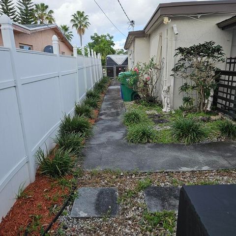 4325 NW 36th Way, Lauderdale Lakes, FL 33309
