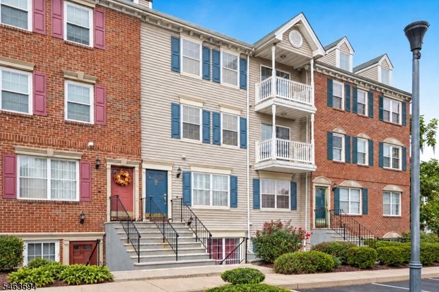 26 Seton Hall Dr, Newark City, NJ 07103