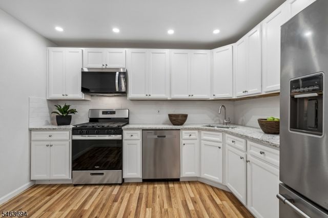 26 Seton Hall Dr, Newark City, NJ 07103