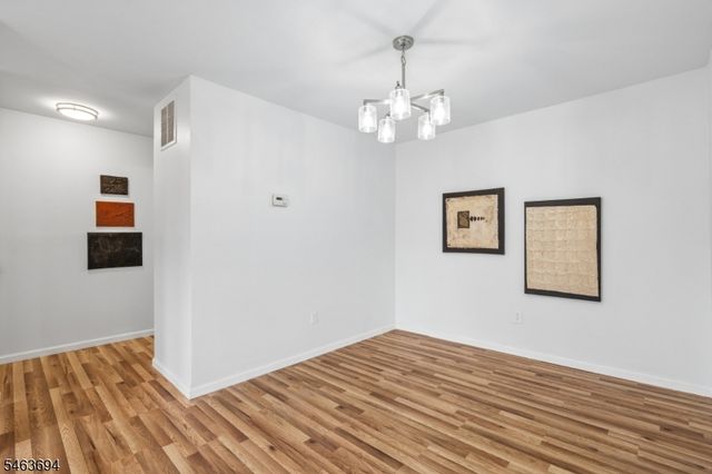26 Seton Hall Dr, Newark City, NJ 07103