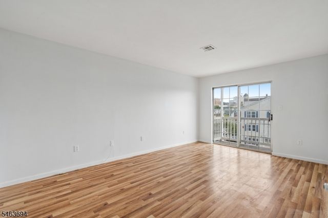 26 Seton Hall Dr, Newark City, NJ 07103