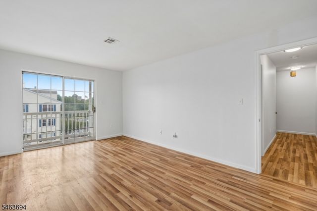 26 Seton Hall Dr, Newark City, NJ 07103