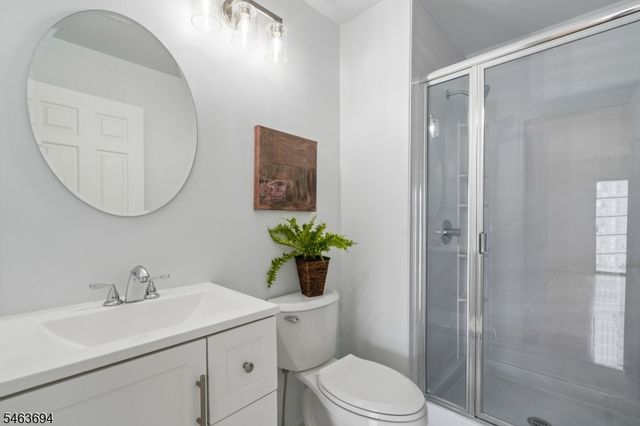 26 Seton Hall Dr, Newark City, NJ 07103