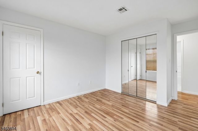 26 Seton Hall Dr, Newark City, NJ 07103