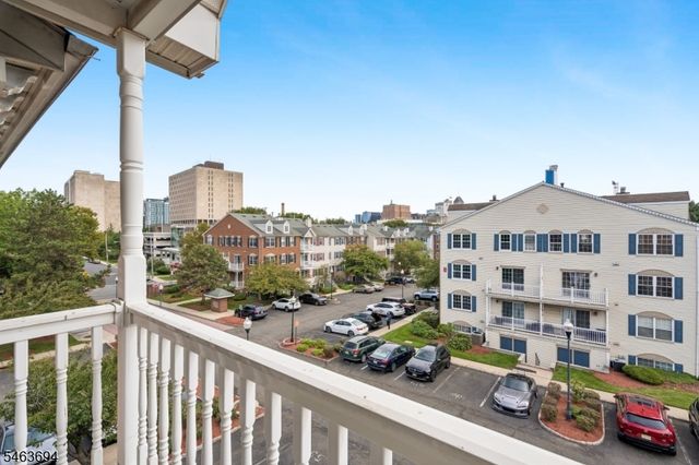 26 Seton Hall Dr, Newark City, NJ 07103