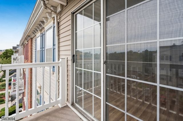 26 Seton Hall Dr, Newark City, NJ 07103