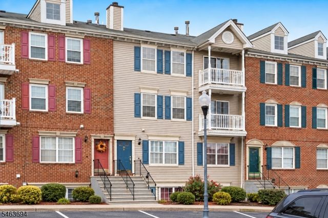 26 Seton Hall Dr, Newark City, NJ 07103