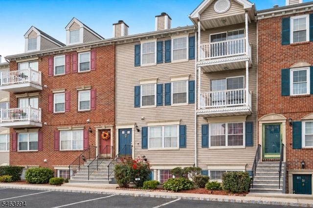 26 Seton Hall Dr, Newark City, NJ 07103