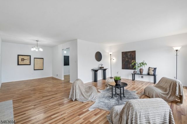 26 Seton Hall Dr, Newark City, NJ 07103