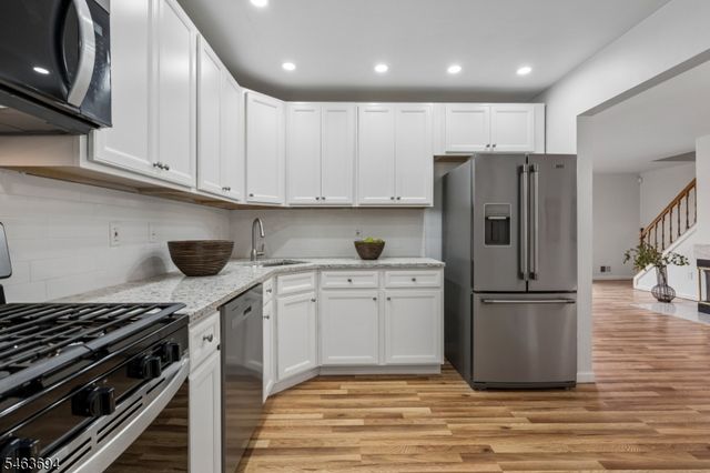 26 Seton Hall Dr, Newark City, NJ 07103