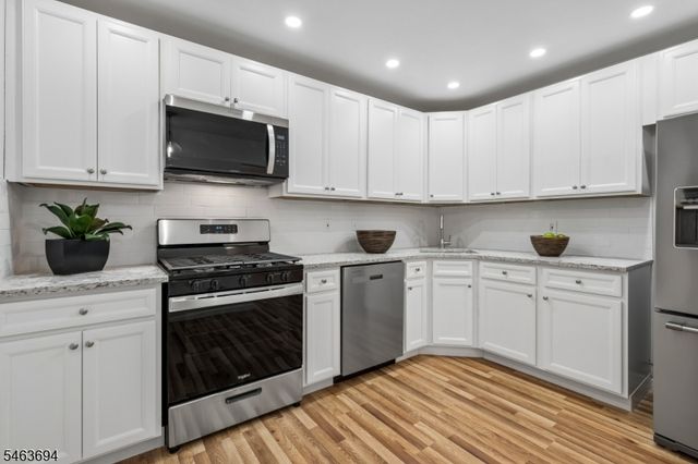 26 Seton Hall Dr, Newark City, NJ 07103