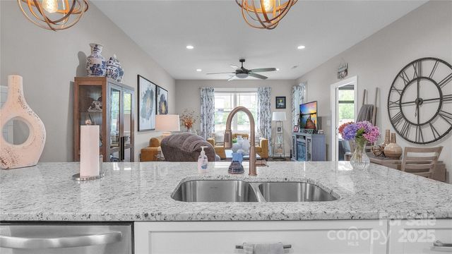 1508 28th Street Lane SE, Hickory, NC 28602