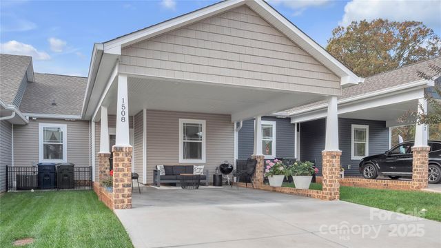1508 28th Street Lane SE, Hickory, NC 28602