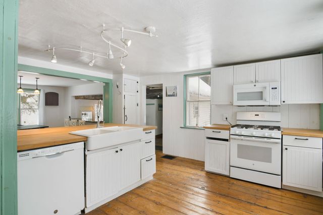 30 Back Street, Newfane, VT 05345