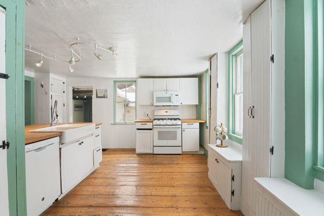 30 Back Street, Newfane, VT 05345