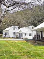 30 Back Street, Newfane, VT 05345