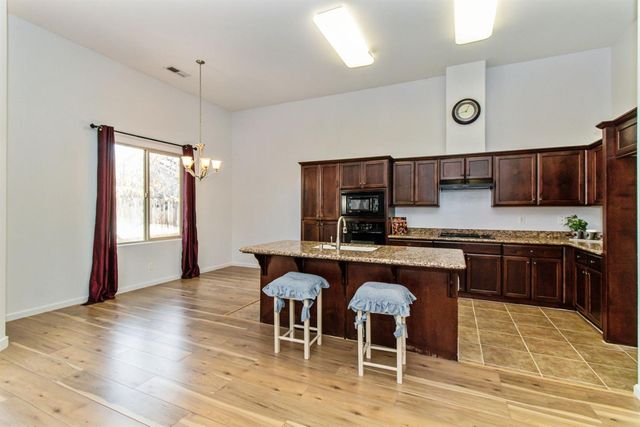 457 Everglade, Clovis, CA 93619