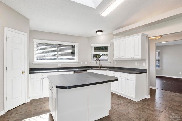 512 Batten Blvd, Pensacola, FL 32507