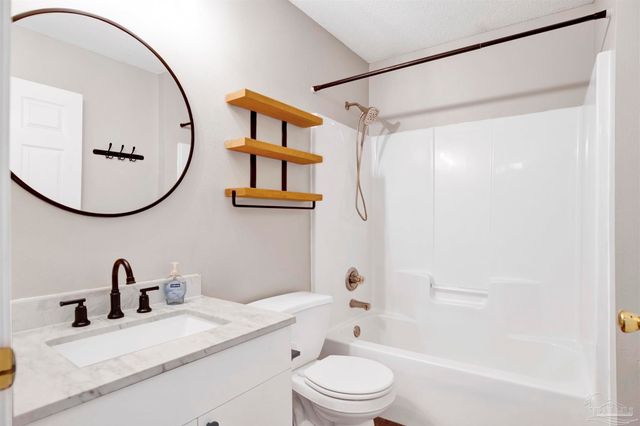 512 Batten Blvd, Pensacola, FL 32507