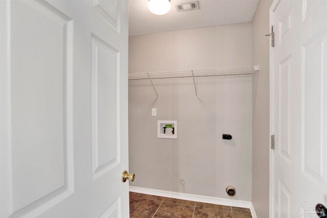 512 Batten Blvd, Pensacola, FL 32507