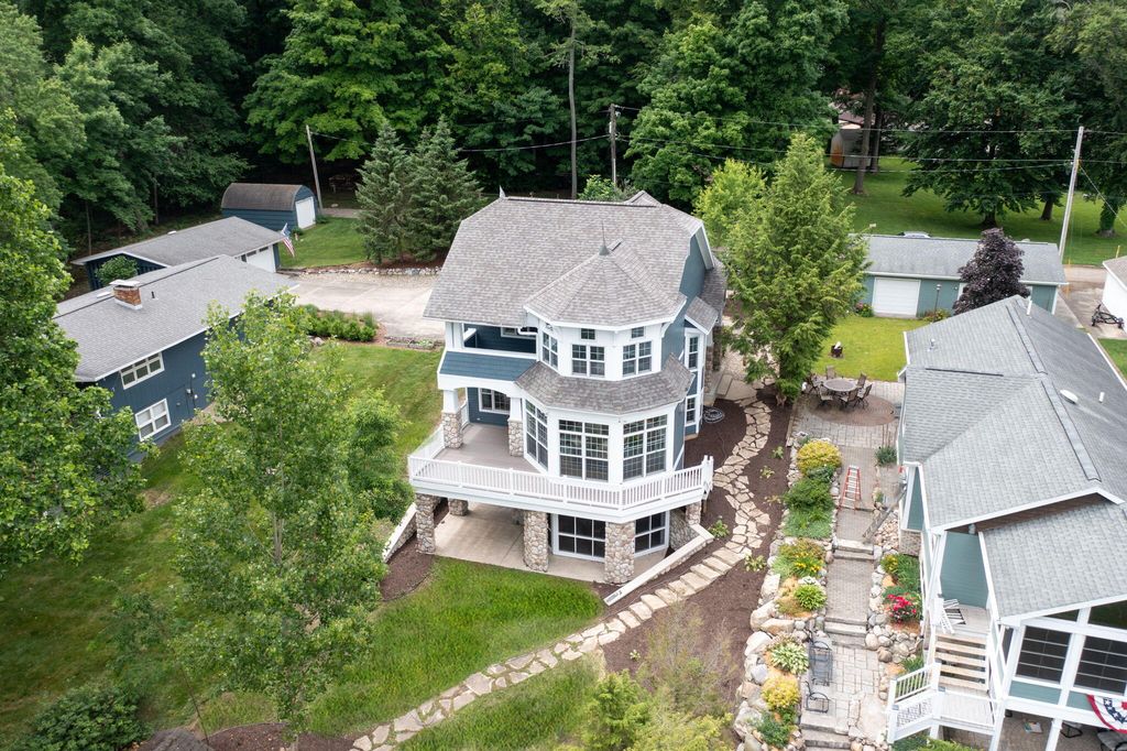 60757 Beechwood Lane, Penn Twp, MI 49031