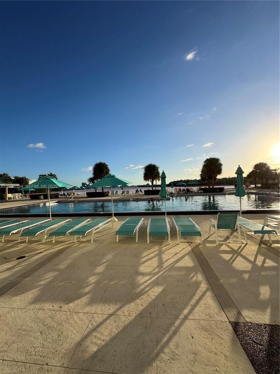 300 Bayview Dr 509, Sunny Isles Beach, FL 33160