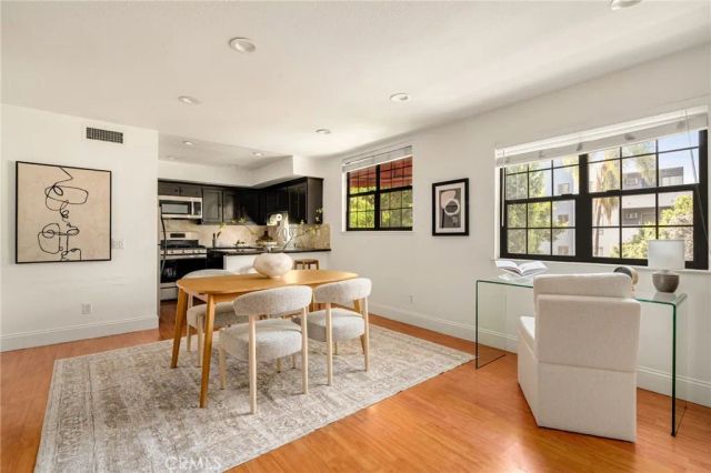 698 S Berendo 206, Los Angeles, CA 90005