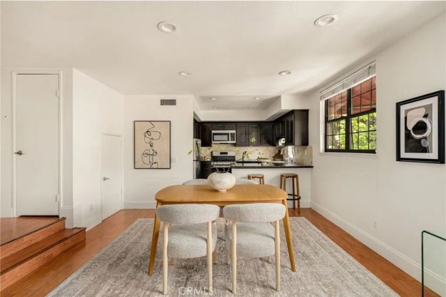 698 S Berendo 206, Los Angeles, CA 90005