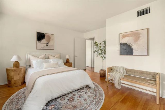 698 S Berendo 206, Los Angeles, CA 90005